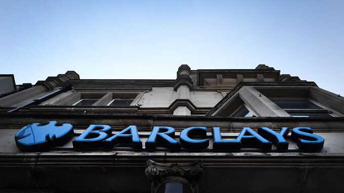 Банк Barclays после четырех дней сбоев посоветовал клиентам обратиться в службу помощи